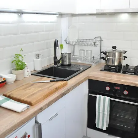 Metro Slodowiec Apartment Apartment Warsaw